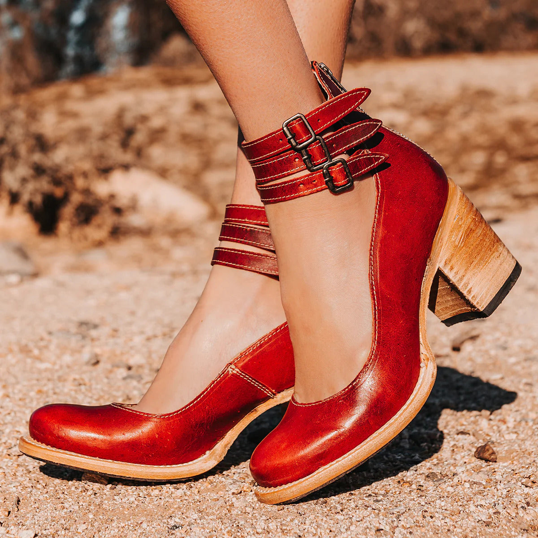High heel with straps