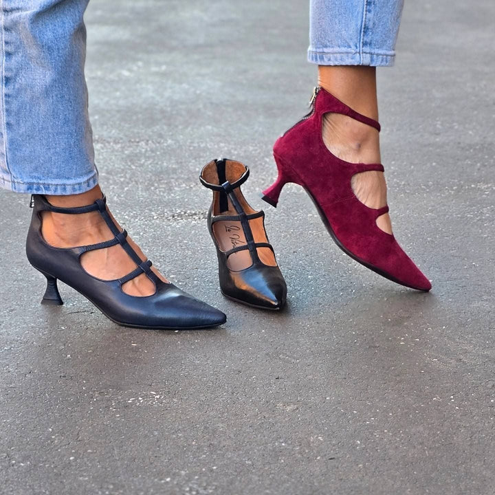 Low heel pumps with straps