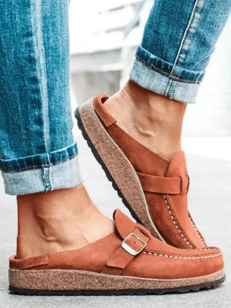 Valencia – Buckle Comfort Clogs