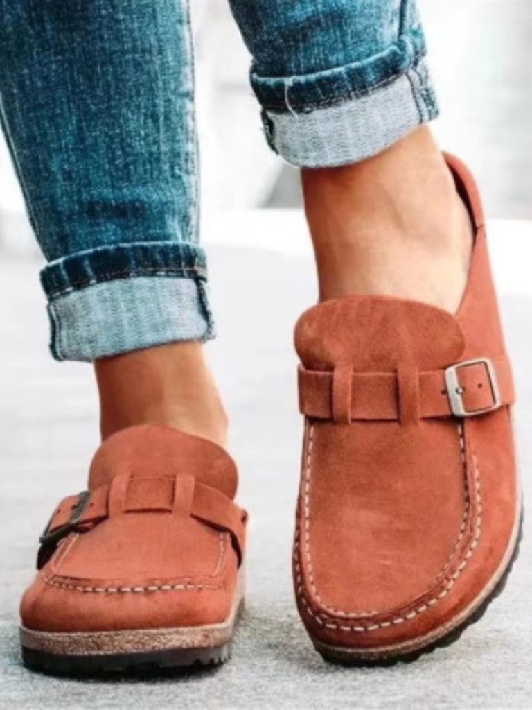 Valencia – Buckle Comfort Clogs