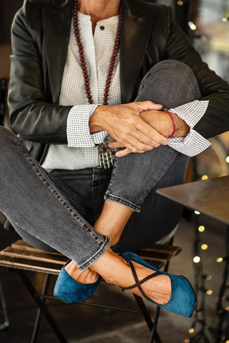 Cross strap pumps