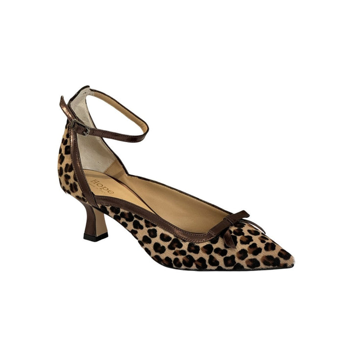 Leopard print decollete