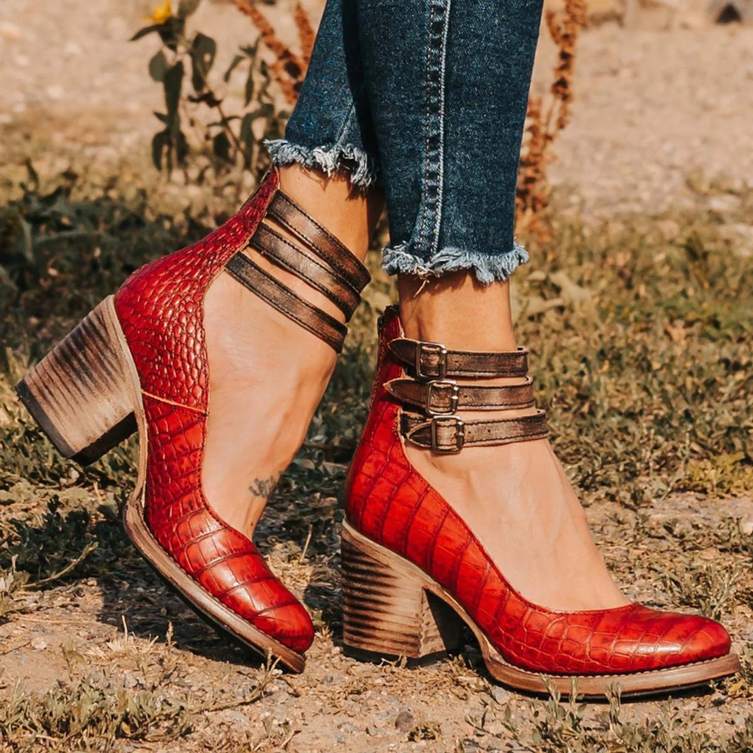 High heel with straps